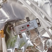 ДЕЛИТЕЛЬ ТВ x 3 + 4шт. F BOX 5-1000 МГц Silver | Фото 1