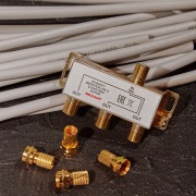 ДЕЛИТЕЛЬ ТВ x 3 + 4шт. F BOX 5-1000 МГц GOLD | Фото 1