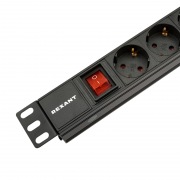 Блок распределения питания PDU горизонтальный 1U 8 розеток СЕЕ 7/4 Schuko 10A выкл алюм корп гнездо C14 черный REXANT | Фото 2