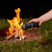 Фонарь с аккумулятором и встроенным зарядным устройством, зарядка напрямую от сети (евророзетка) 220 В | Фото 1